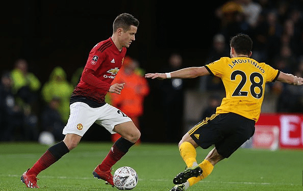 球迷们通过 球迷们通过