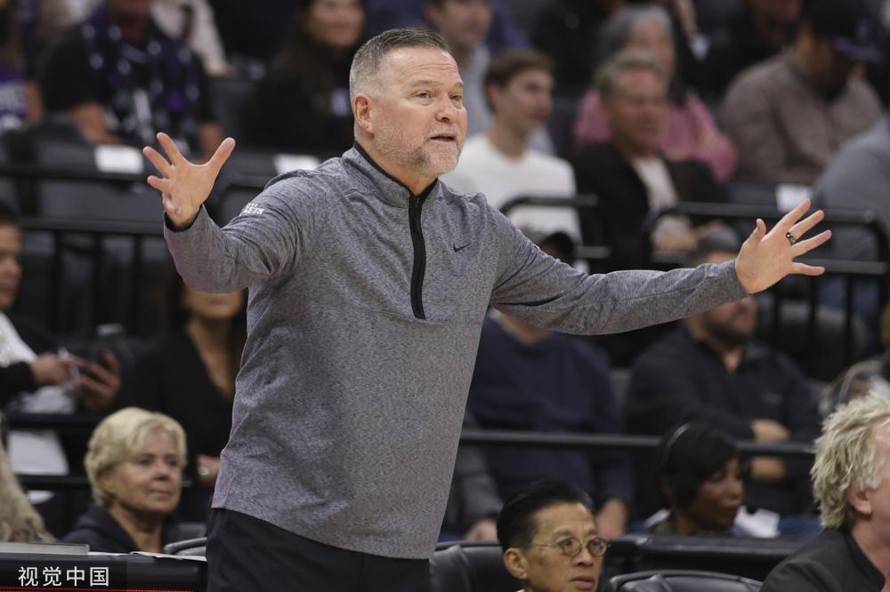 在该球员膝 在该球员膝