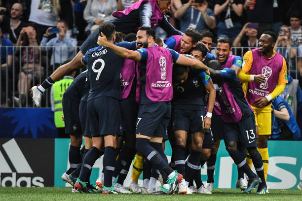 更是对足球 更是对足球